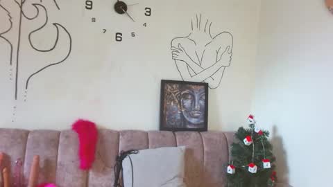 cinna__ online show from December 3, 2025, 3:21 pm