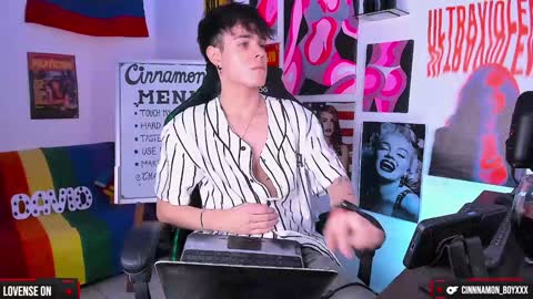 Snapshot of cinnamon_boyxxx chatting on December 6, 2024, 4:03 am David     Independent Model online show from December 6, 2024, 4:03 am