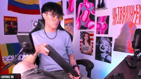 Snapshot of cinnamon_boyxxx chatting on January 7, 2025, 2:53 am David     Independent Model online show from January 7, 2025, 2:53 am