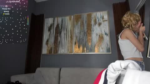 Snapshot of cinnia_ chatting on September 23, 2025, 12:08 pm Cintia online show from September 23, 2025, 12:08 pm