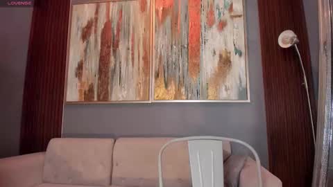 Snapshot of cinnia_ chatting on September 26, 2025, 12:09 pm Cintia online show from September 26, 2025, 12:09 pm
