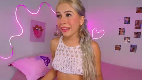 Snapshot of cinniaa_ chatting on May 13, 2026, 3:42 pm cinniaa online show from May 13, 2026, 3:42 pm