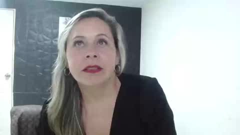 cinthia1609 online show from March 3, 2025, 8:21 pm