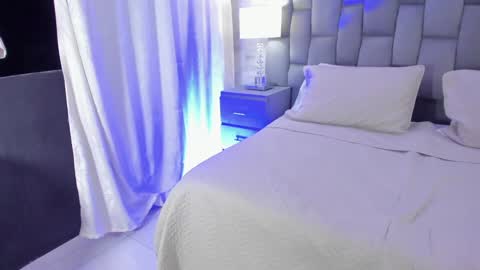 CintiaCollins  online show from December 5, 2024, 3:15 am