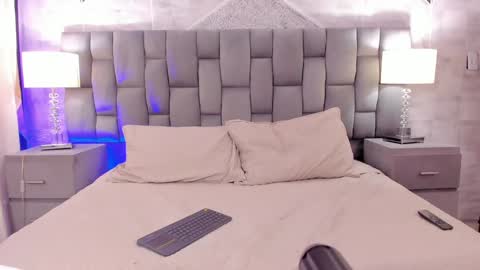 CintiaCollins  online show from February 4, 2025, 9:52 pm