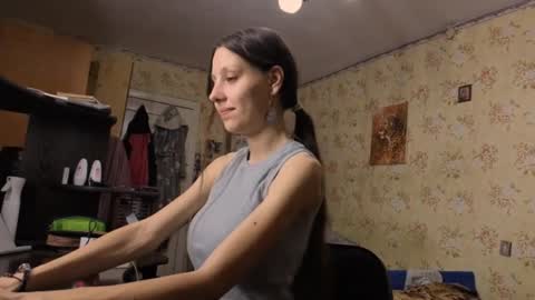 Lisa Salivan online show from November 3, 2025, 10:16 am