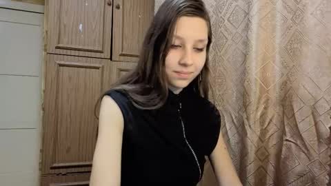 Lisa Salivan online show from November 17, 2025, 11:10 pm