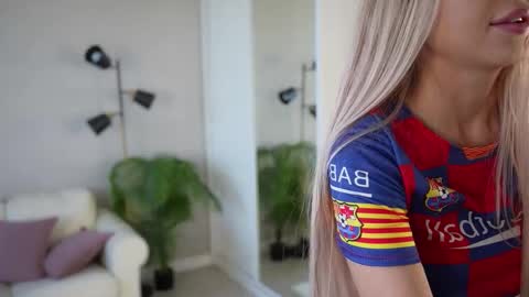 Sandy online show from September 15, 2025, 7:08 am