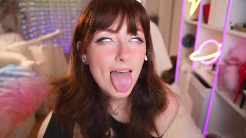 Cissy Glitter online show from April 18, 2026, 6:45 pm