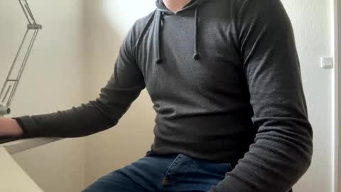 clamshive7 online show from November 2, 2025, 1:35 pm