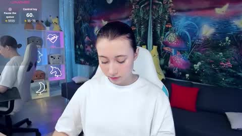 clarabenson online show from September 15, 2025, 6:41 pm