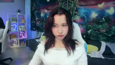 clarabenson online show from October 21, 2025, 6:52 pm