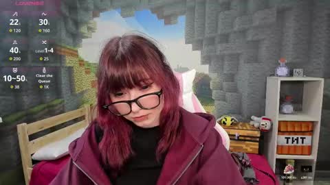 clarabenson online show from November 7, 2025, 6:41 pm