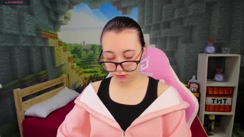 clarabenson online show from December 3, 2025, 8:29 pm