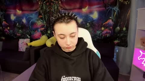 clarabenson online show from April 10, 2026, 8:57 pm