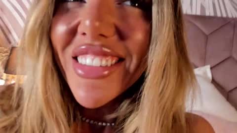 Snapshot of clarahazell chatting on October 12, 2025, 4:55 am ClaraHazel online show from October 12, 2025, 4:55 am