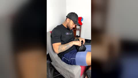 Snapshot of claybrown_ chatting on February 24, 2026, 3:04 am Clay online show from February 24, 2026, 3:04 am