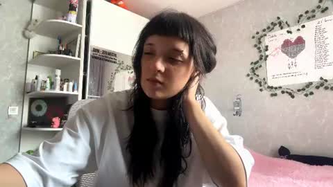 Bella online show from June 19, 2026, 8:18 am