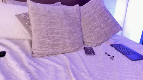 . Cleo Jhonson . online show from March 4, 2025, 11:08 am