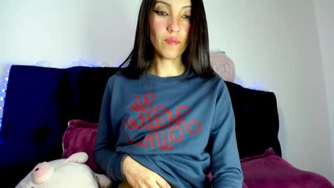 Snapshot of cleopatra_cute chatting on December 12, 2024, 12:05 am  Nicol  online show from December 12, 2024, 12:05 am
