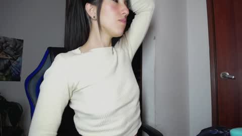 Snapshot of cleopatra_cute chatting on December 19, 2024, 5:07 am  Nicol  online show from December 19, 2024, 5:07 am