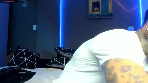 cleo y maikol online show from March 15, 2026, 4:07 am