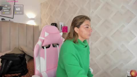 clhoe_johnson_ online show from February 18, 2026, 12:23 pm