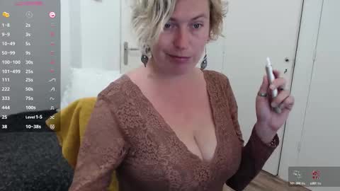 Syl  online show from October 6, 2025, 7:39 am