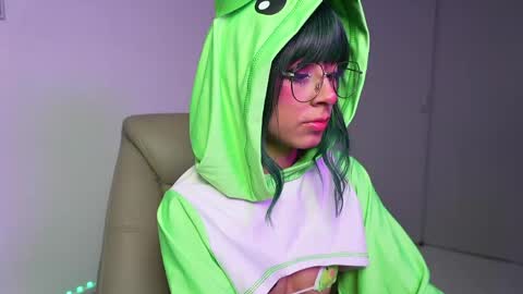 Cloe online show from April 14, 2026, 12:33 pm