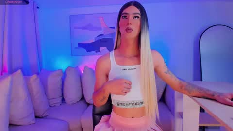 CLOE REMINTON online show from January 4, 2025, 11:54 am