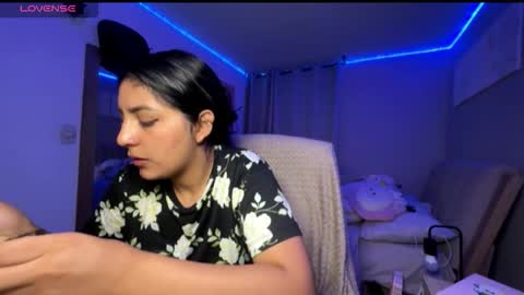 cloe small online show from October 6, 2025, 3:48 am