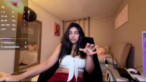 cloe small online show from November 24, 2025, 6:13 am