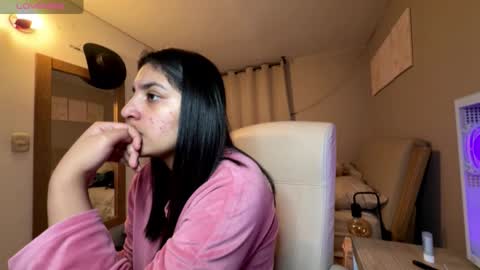 cloe small online show from December 18, 2025, 3:12 am