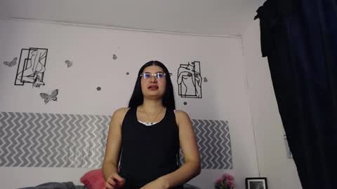 Snapshot of cloehonney chatting on September 23, 2025, 6:33 pm cloe online show from September 23, 2025, 6:33 pm