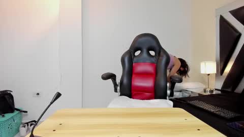 lady cloe person online show from November 22, 2025, 11:31 am