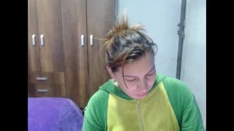 Snapshot of cloepussy chatting on October 14, 2025, 3:24 pm cloepussy online show from October 14, 2025, 3:24 pm