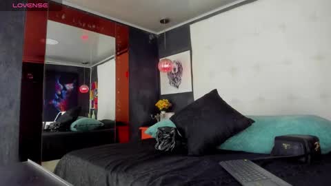 ---Cloe--- online show from October 10, 2025, 8:30 pm