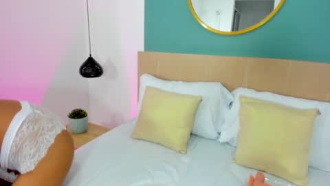 C L O E Y  online show from January 10, 2026, 12:29 pm