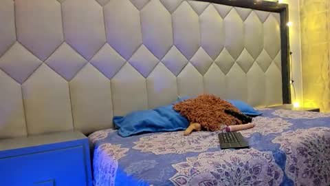 cloeygraweing online show from October 10, 2025, 6:40 pm