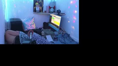 Snapshot of clover51980 chatting on December 23, 2024, 10:53 am Clover51980 online show from December 23, 2024, 10:53 am