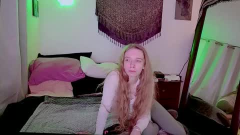 Snapshot of clover922169 chatting on April 1, 2026, 10:27 am Clover online show from April 1, 2026, 10:27 am