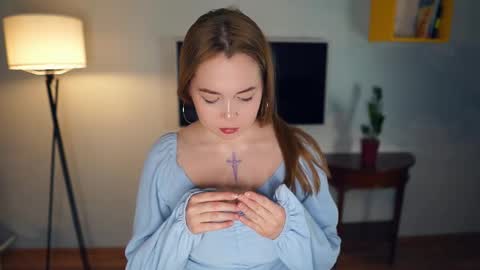 Hi everybody Im Lily Today is my first day here Lets get acquainted online show from December 16, 2024, 10:13 pm