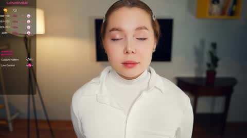 Hi everybody Im Lily Today is my first day here Lets get acquainted online show from December 17, 2024, 8:21 pm