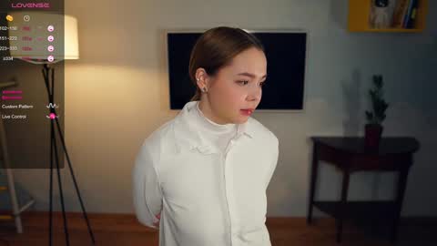 Hi everybody Im Lily Today is my first day here Lets get acquainted online show from December 18, 2024, 2:32 am