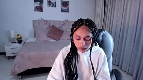 Snapshot of clown_face chatting on January 24, 2025, 8:23 am emely dolce online show from January 24, 2025, 8:23 am