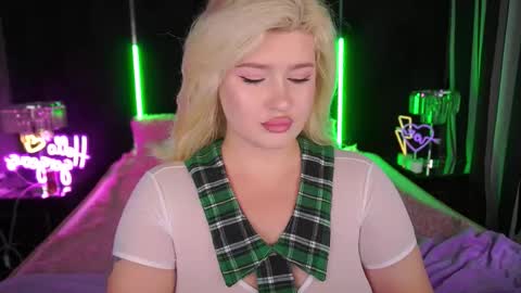 onlyfans amyleyy online show from October 18, 2025, 7:20 am