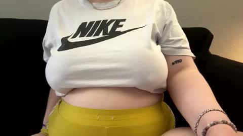 Snapshot of codieraye chatting on April 23, 2026, 3:25 pm TheGoddessCodie online show from April 23, 2026, 3:25 pm