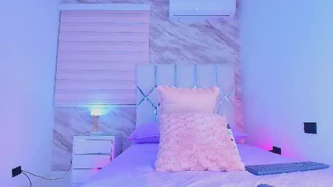 colett online show from November 5, 2025, 12:05 pm