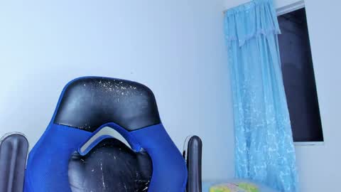 colin_fox1 online show from April 9, 2026, 12:10 am