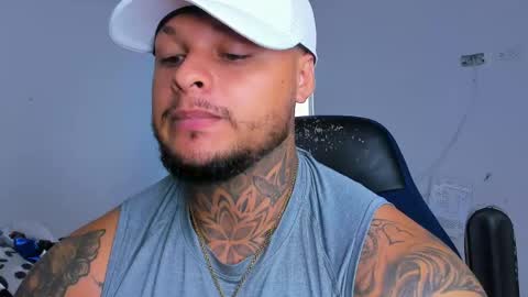 colin_fox1 online show from April 11, 2026, 4:22 pm